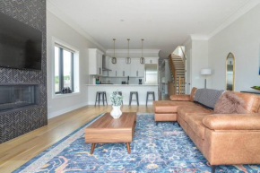 Large 2-Bedroom with Huge Roof Deck view of Chicago Skyline